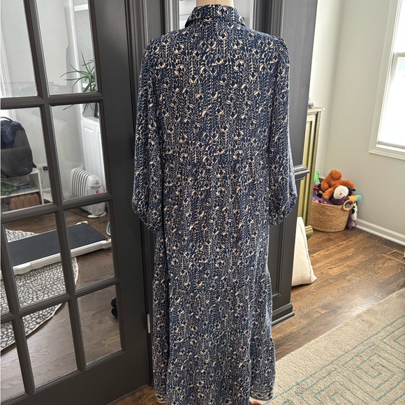 Elegant Blue Floral Dress - Picture 2 of 5